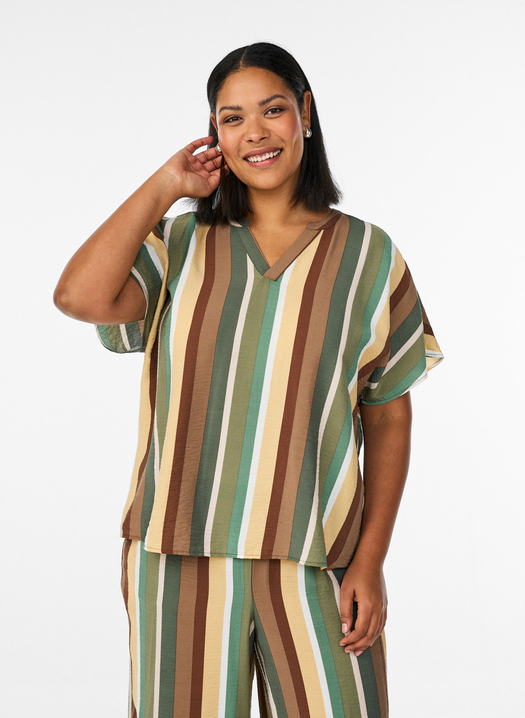Zizzi Stripete bluse i viskose med korte ermer, Brun, Model image number 0