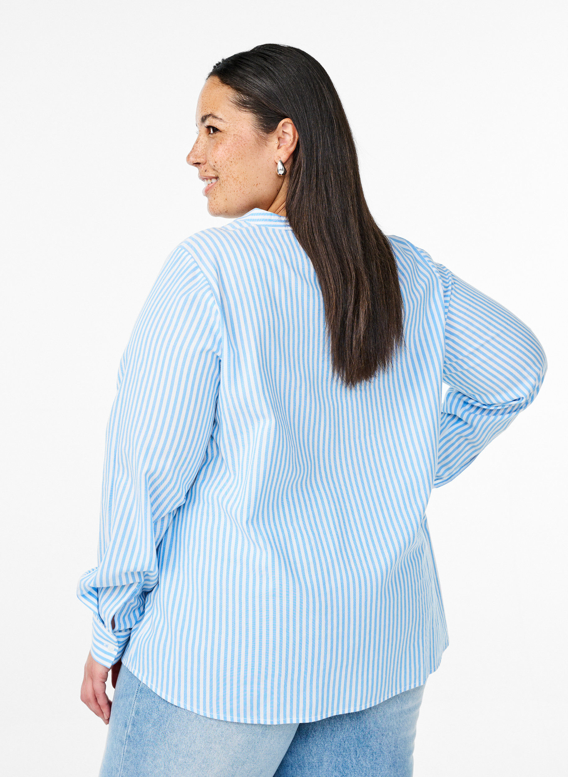 Zizzi Stripet bluse med knyteutstyr, Bl&aring;, Model image number 2