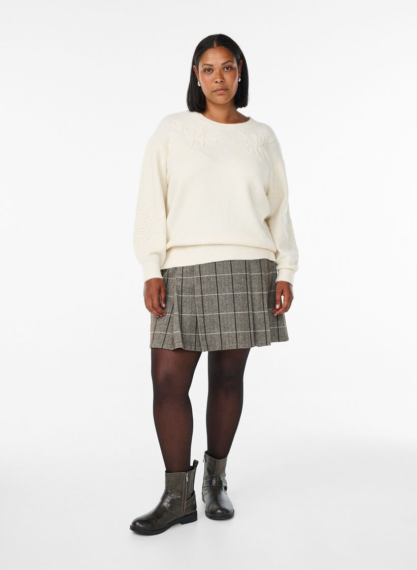 Strikkebluse med påsydde snor-detaljer, Beige, Model image number 1