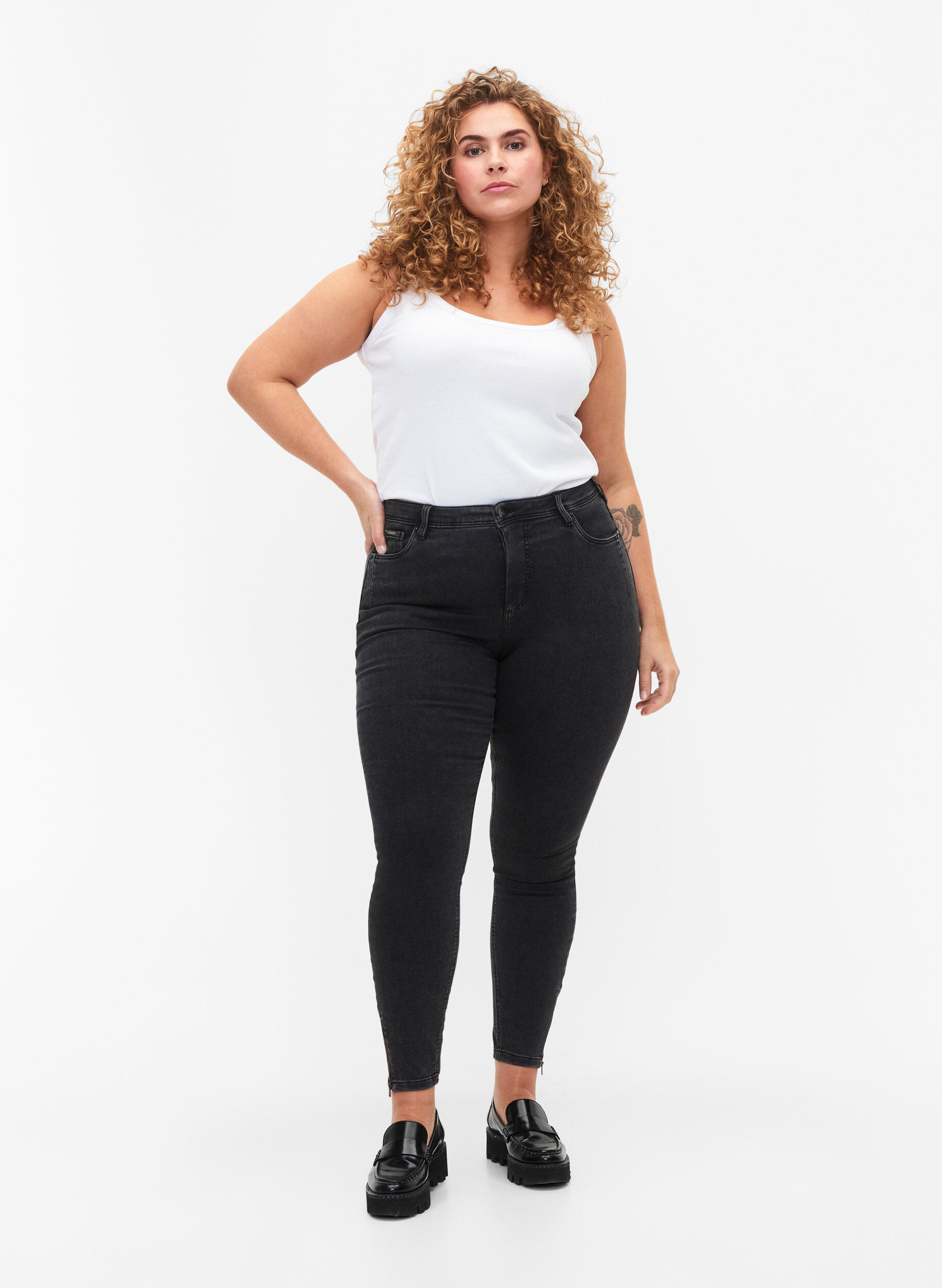 ZizziCropped Amy jeans med glidel&aring;s, Gr&aring;, Model image number 1