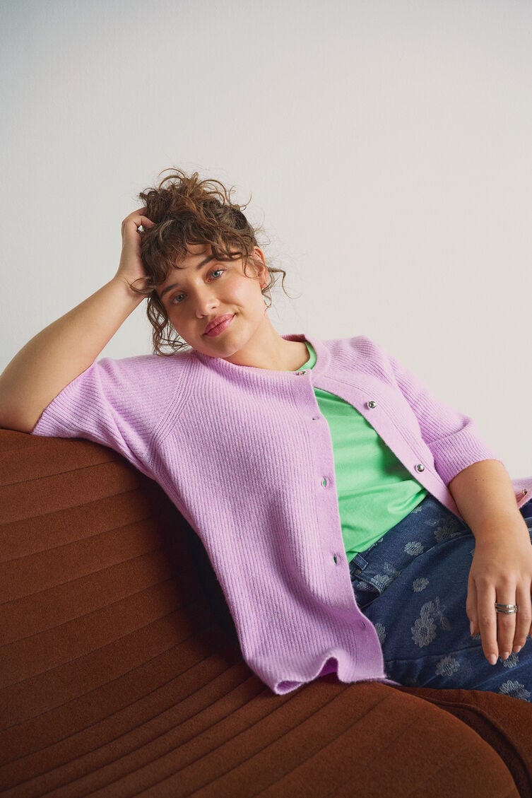 Fargerike strikkevarer, , Model