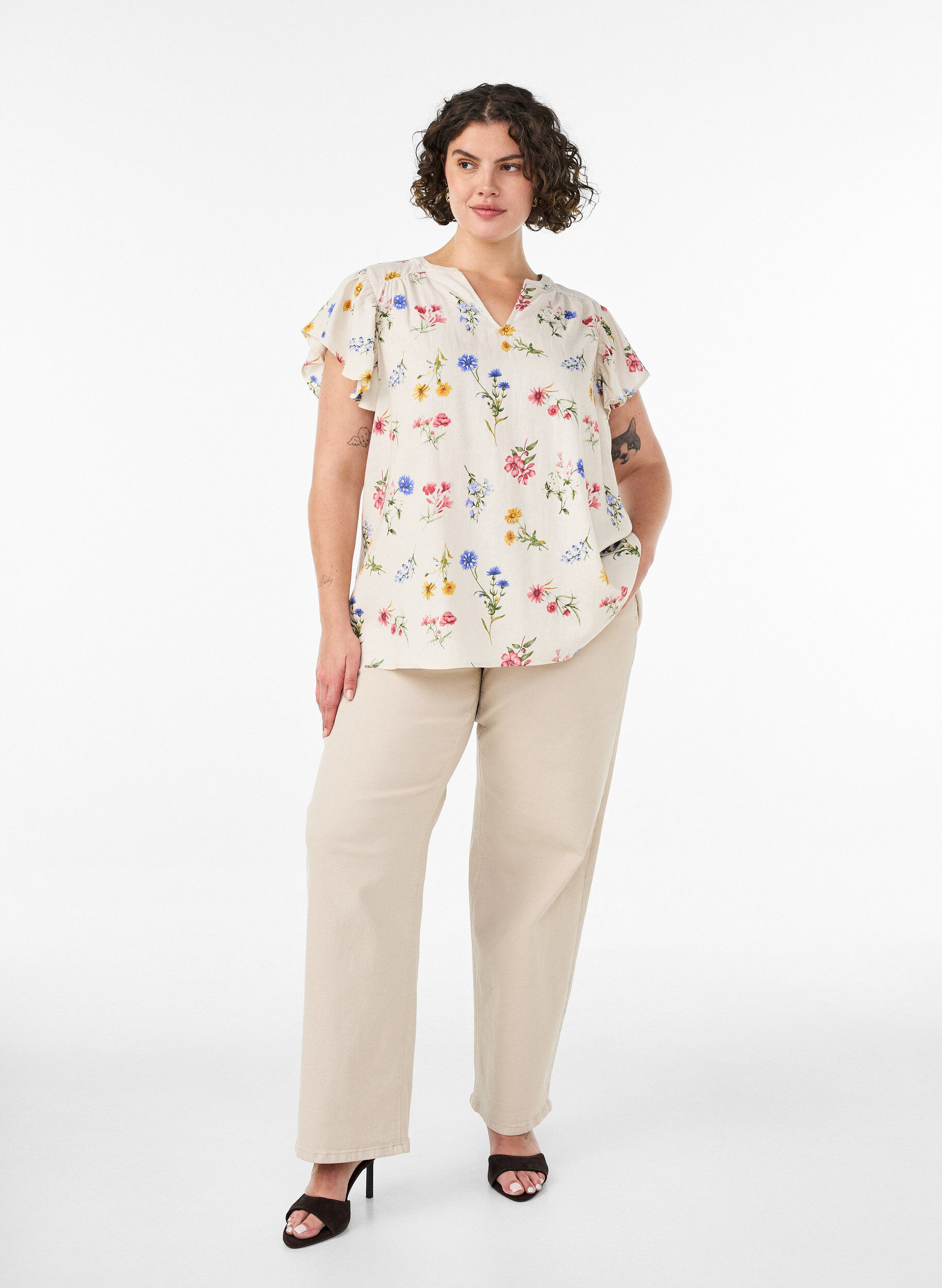 ZizziBluse i viskose og lin med volangermer, Beige, Model image number 1