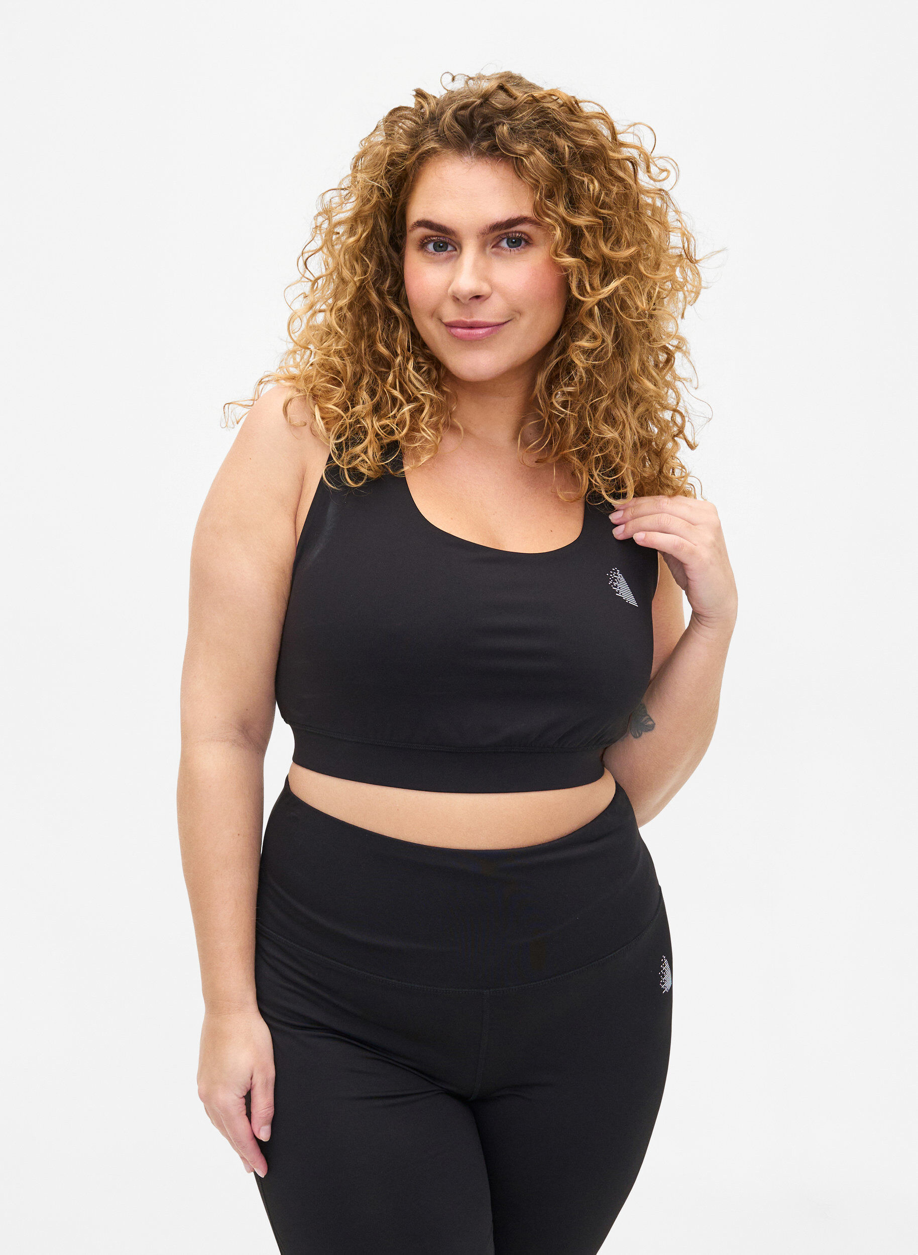 Zizzi Sports-bh med kryssdetaljer i ryggen, Black, Model image number 0