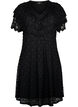 Kortermet blondekjole med brede volanger, Black, Packshot image number 0