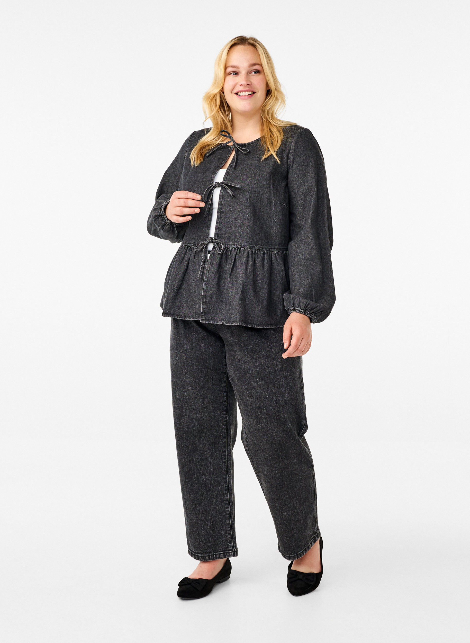 Zizzi Peplumbluse i denim med sn&oslash;ring, Gr&aring;, Model image number 1