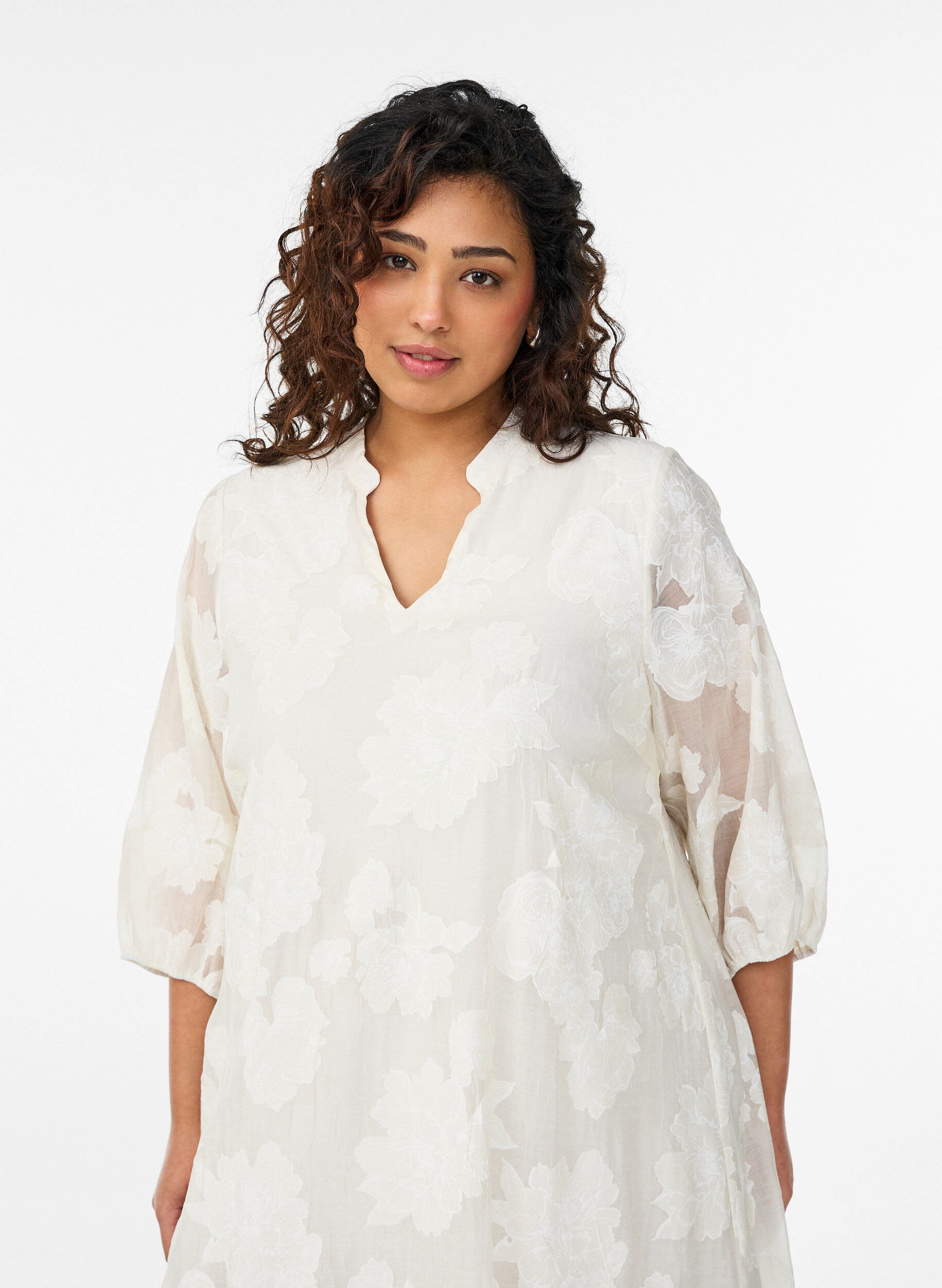 Zizzi Midikjole med blomstertrykk og gjennomsiktige 3/4 ermer, Beige, Model image number 2