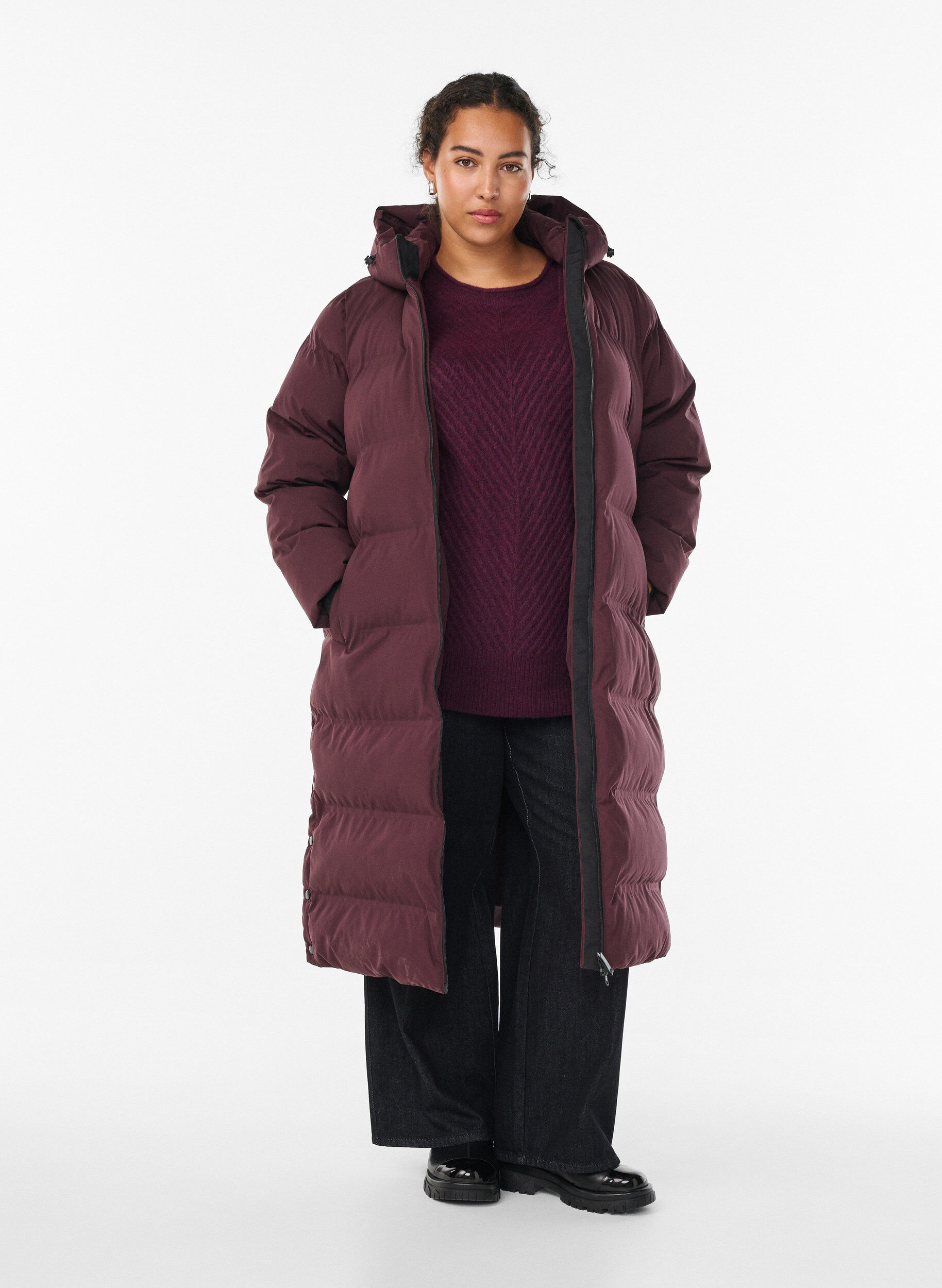 Lang vinterk&aring;pe med hette, M&oslash;rk Bordeaux, Model