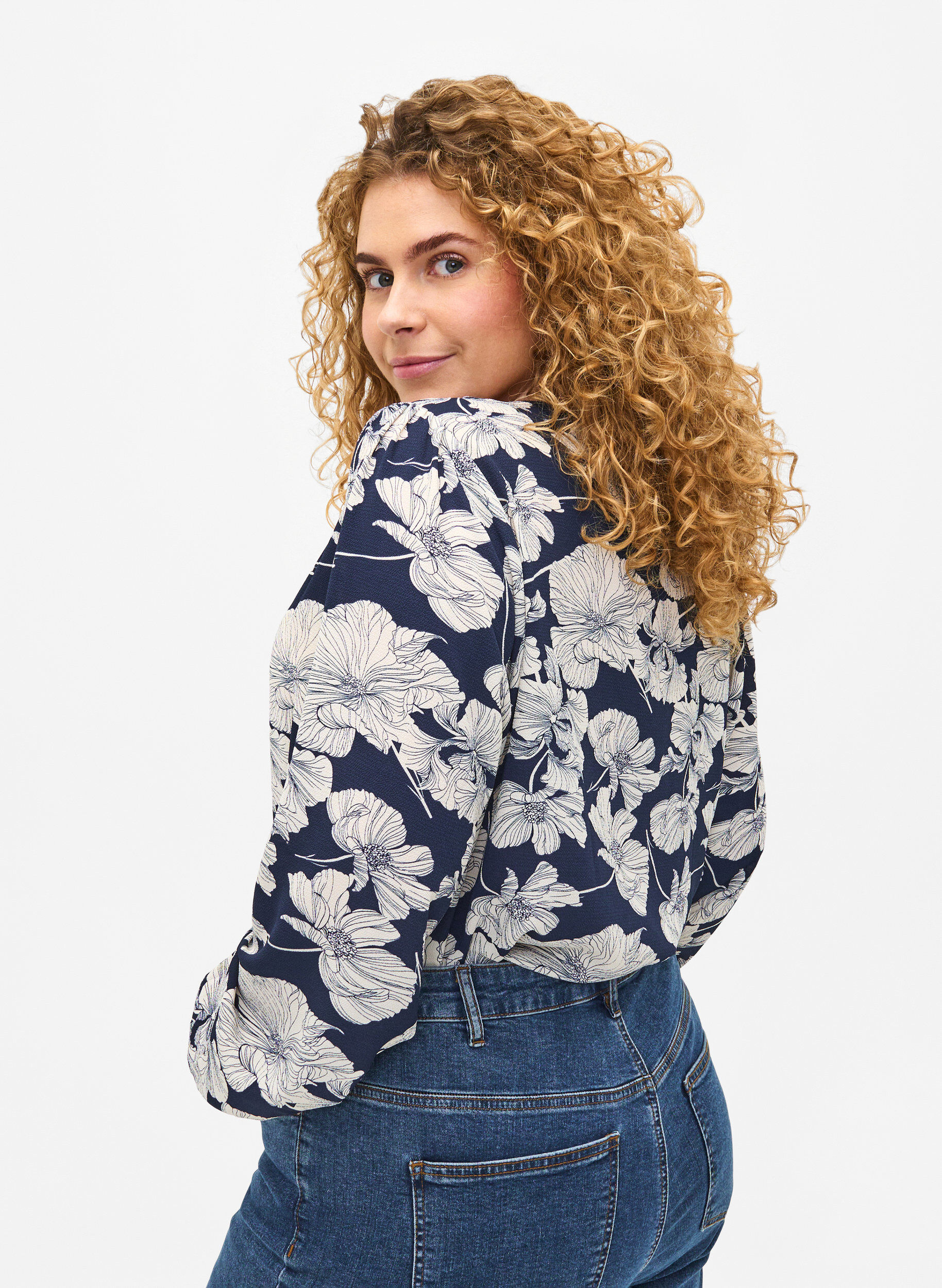Zizzi Skjortebluse med v-hals og trykk, Navy B. Flower AOP, Model image number 1