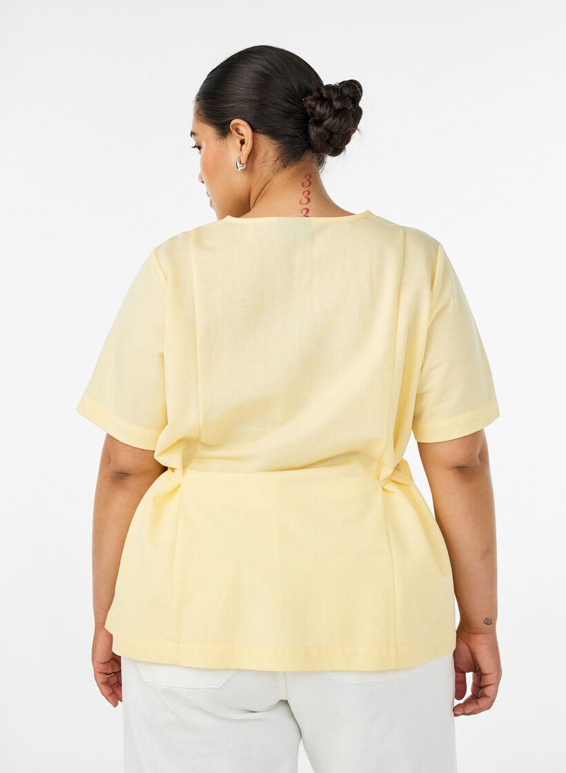 Bluse i bomullsblanding med V-hals og knyteb&aring;nd, Gul, Model image number 2