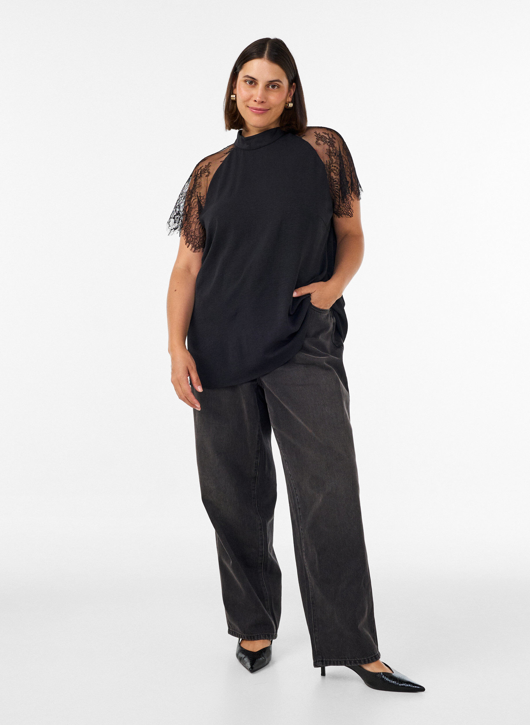 ZizziBluse med korte blondeermer og h&oslash;y hals, Svart, Model image number 1