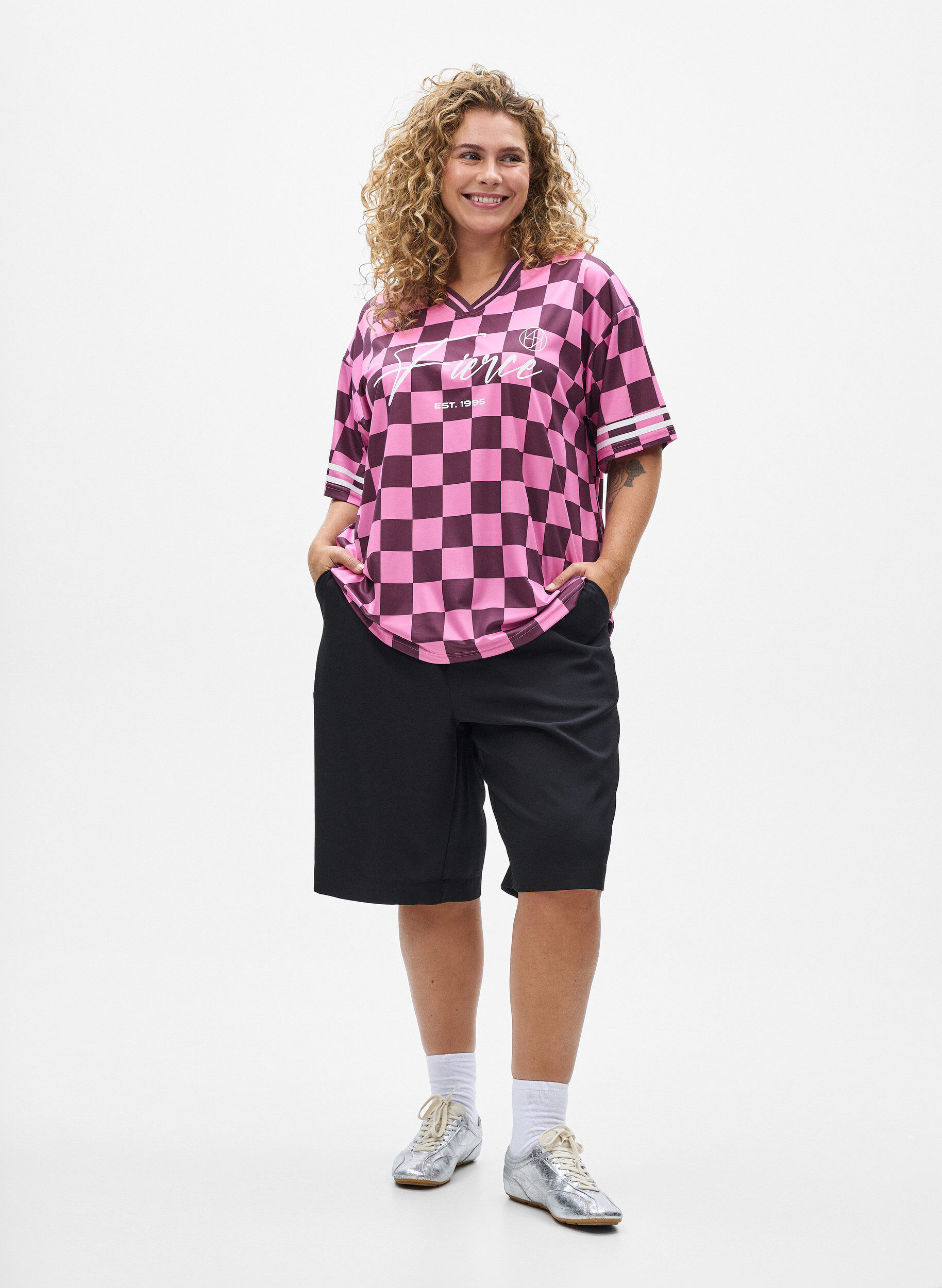 Zizzi Sporty T-skjorte med ruter og teksttrykk, R&oslash;d, Model image number 1