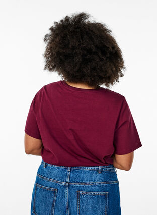 Zizzi T-skjorte i bomull med rund hals, Mørk Bordeaux, Model image number 2