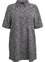 Kort kjole i teksturert jersey med et grafisk sjakkm&oslash;nster, Vanilje