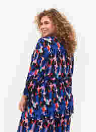Kimono i viskose med mønster, Colorful Animal, Model