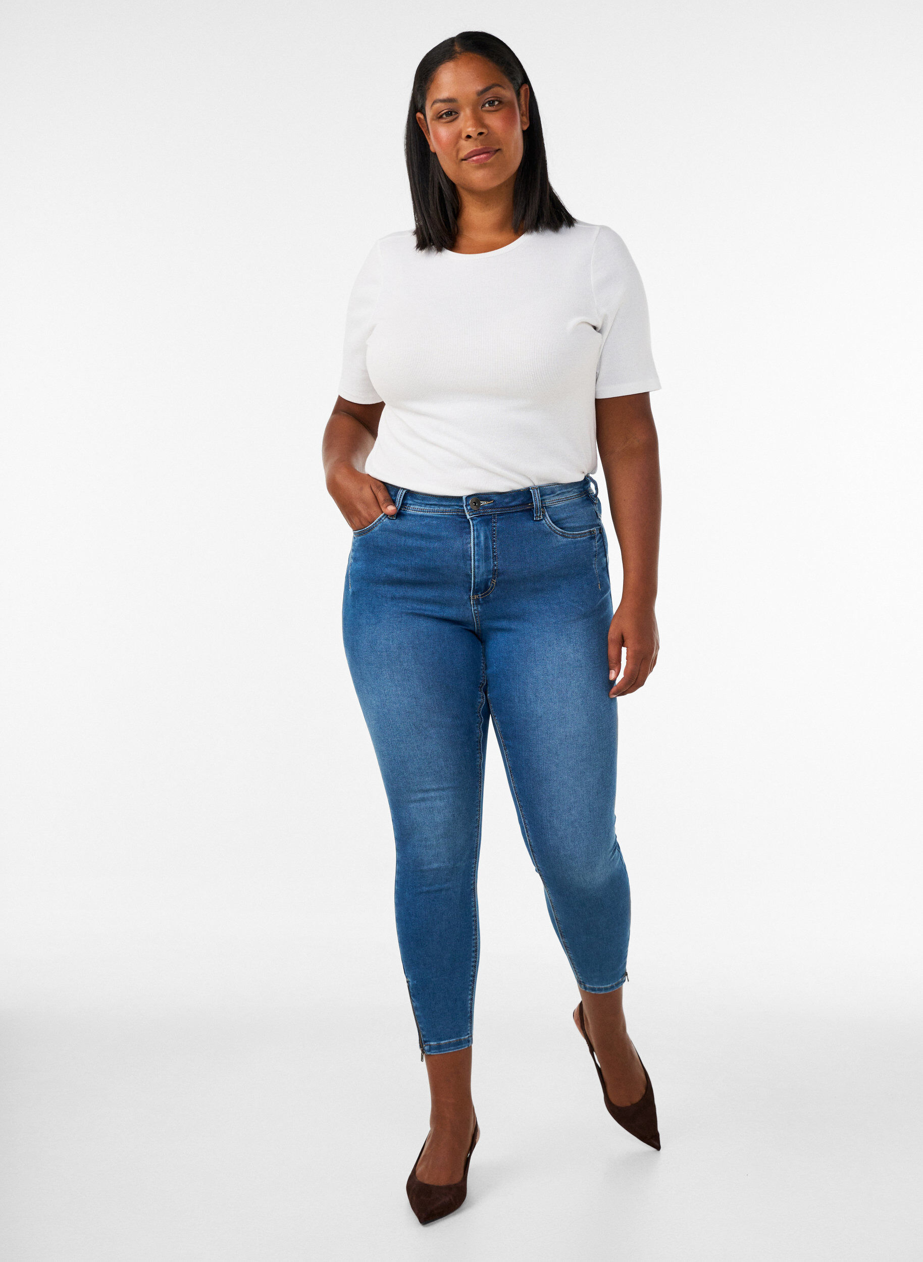 Cropped Amy jeans med glidel&aring;sdetaljer, Bl&aring;, Model