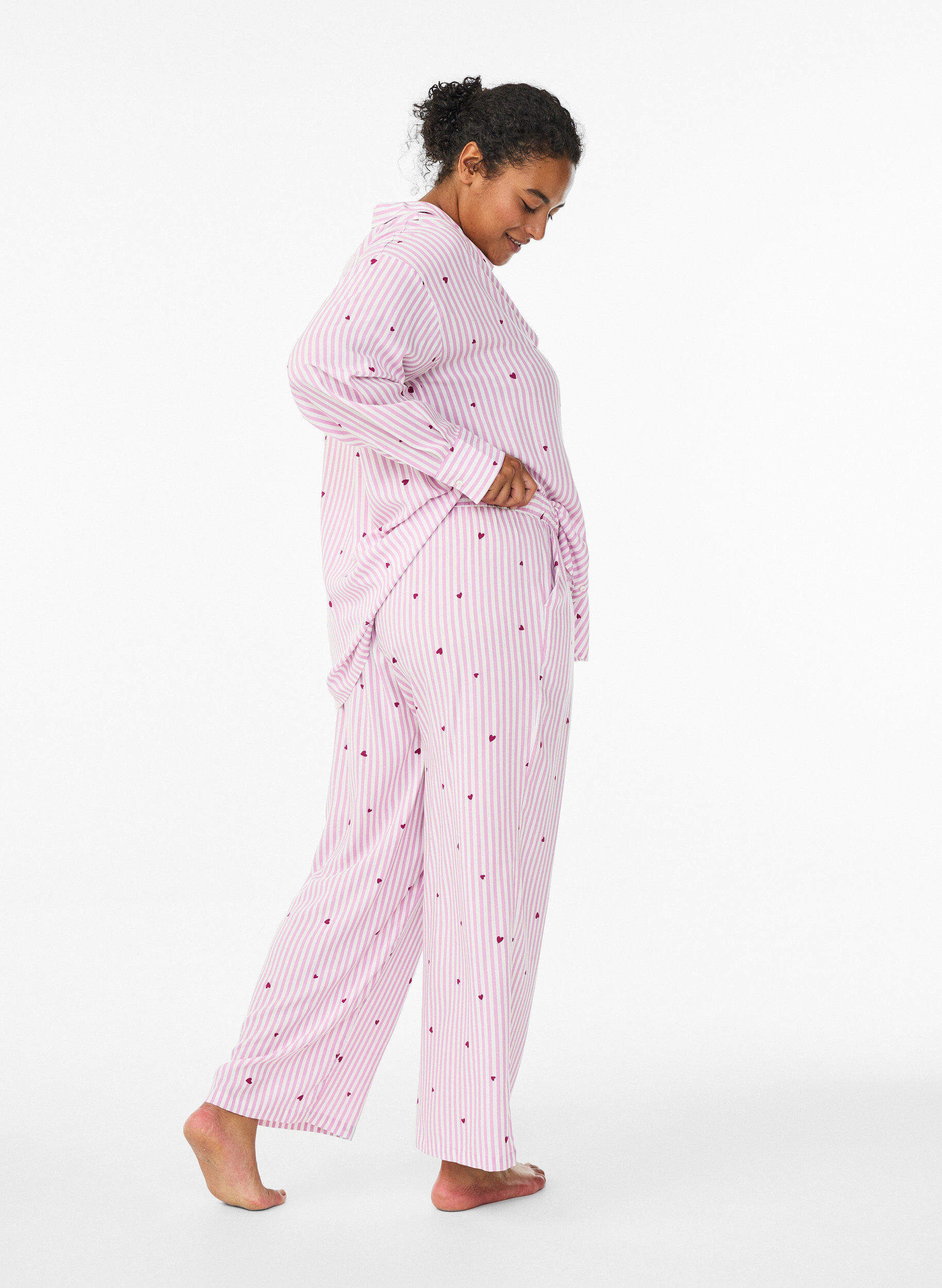 Zizzi Loose fit nattbukser med striper og hjerter, Rosa, Model image number 1