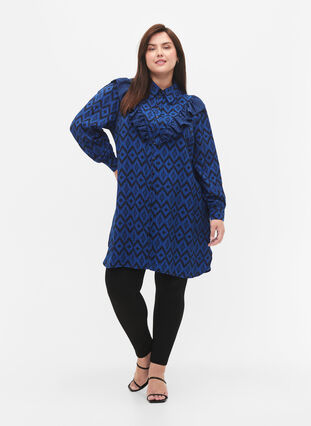 Lang viskoseskjorte med trykk og rysjer, True blue w. Black, Model image number 2
