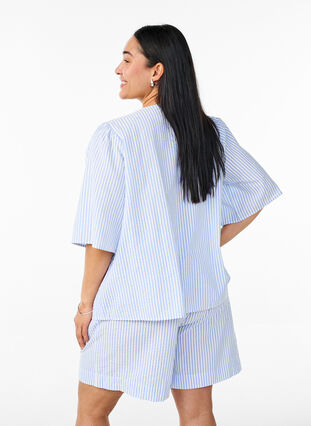 Zizzi FLASH - Stripete shorts med høy midje, Blå, Model image number 2