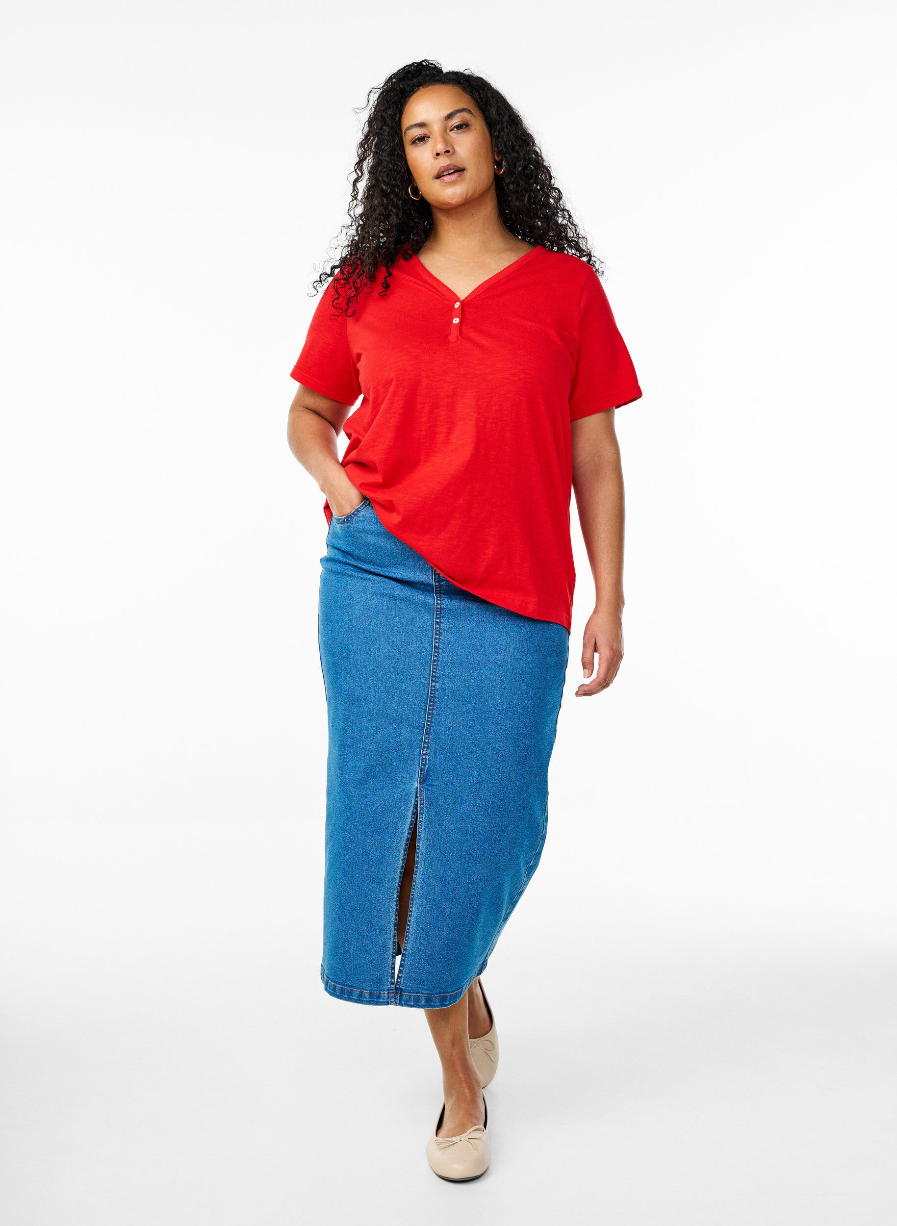 ZizziT-skjorte med knappdetalj, R&oslash;d, Model image number 1