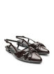 Slingback med sl&oslash;yfedetaljer og lakk look, Brun, Packshot image number 1