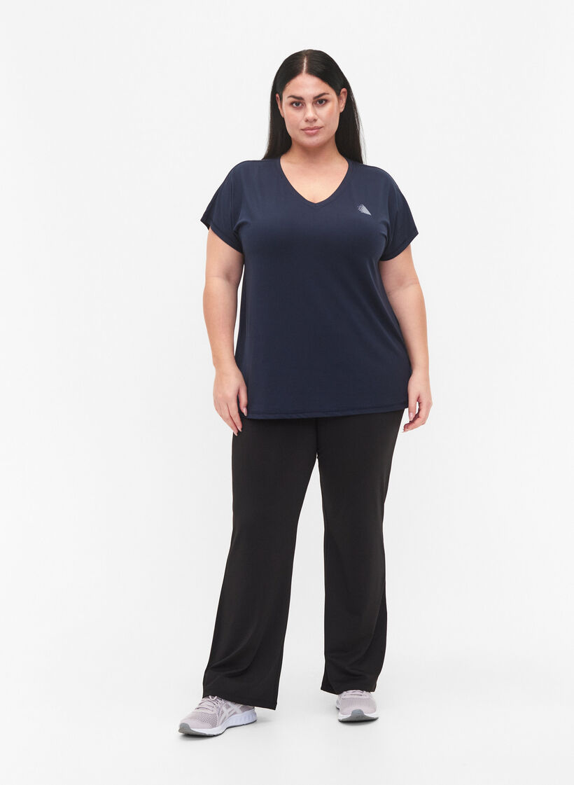 L&oslash;stsittende trenings-T-skjorte med V-hals, Bl&aring;, Model image number 1