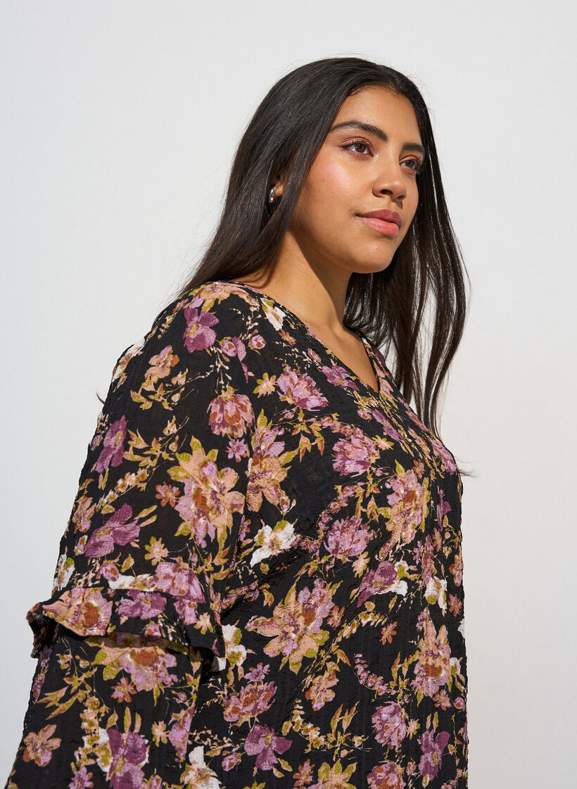 Bluse med blomstertrykk og rysjedetaljer, Svart, Model image number 3