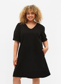 Kjole med V-hals i bomullsmiks med lin, Black, Model