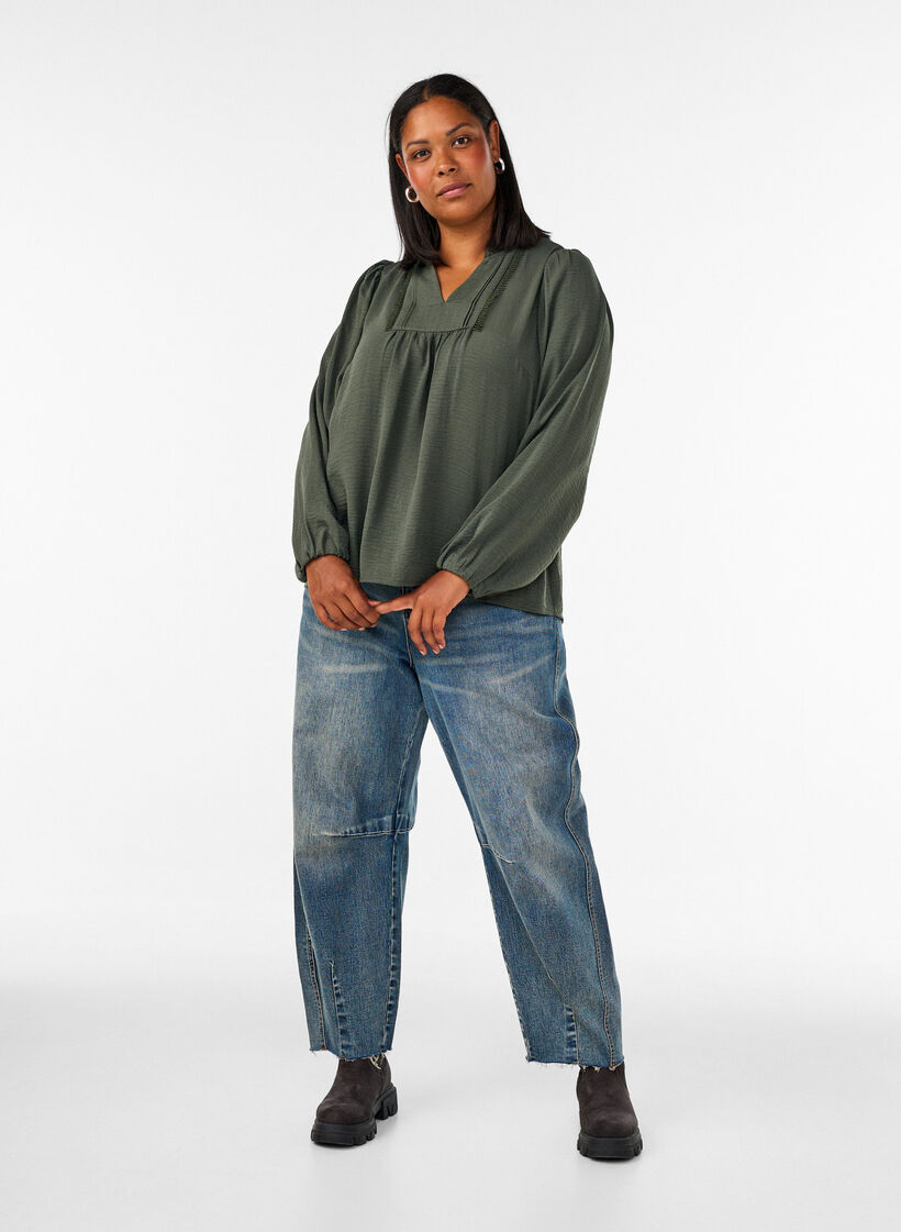 Bluse med V-hals og heklet b&aring;nd, Gr&oslash;nn, Model image number 1