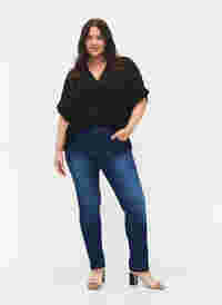 Slim fit Emily jeans med normal høyde i livet, Blue denim, Model