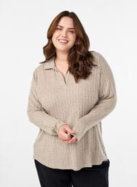 Strikkebluse med krage og flettemønster, Beige Strikkebluse med krage og flettemønster, Beige, Model