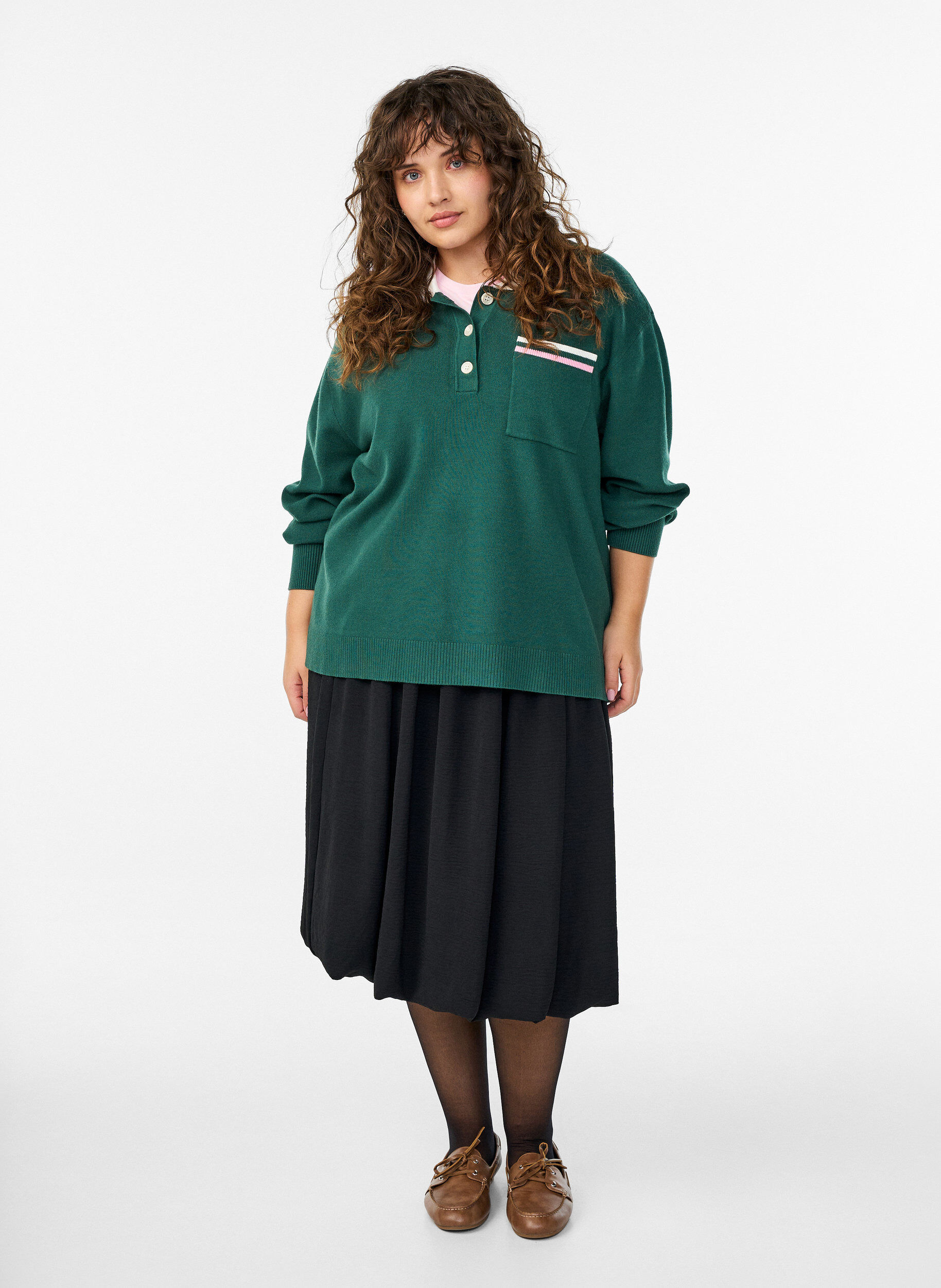 Midilang ballongskj&oslash;rt med elastisk midjeb&aring;nd, Svart, Model