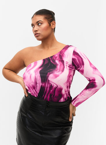 Zizzi One-shoulder bluse med mønster, Raspberry Rose AOP, Model image number 0