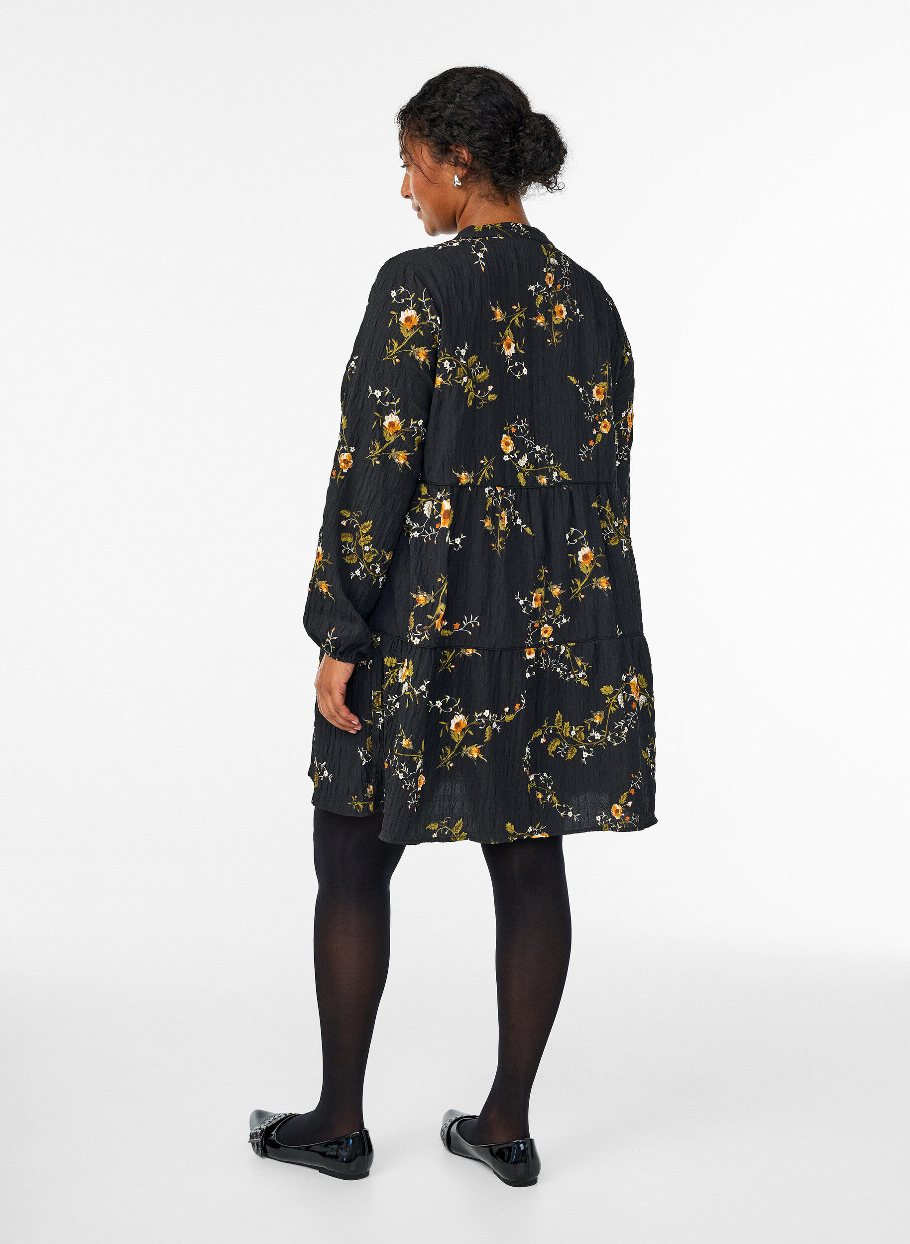 ZizziBlomsterm&oslash;nstret kjole med knytelukking, Svart, Model image number 2