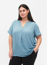 Kortermet bluse med V-hals, Smoke Blue, Model