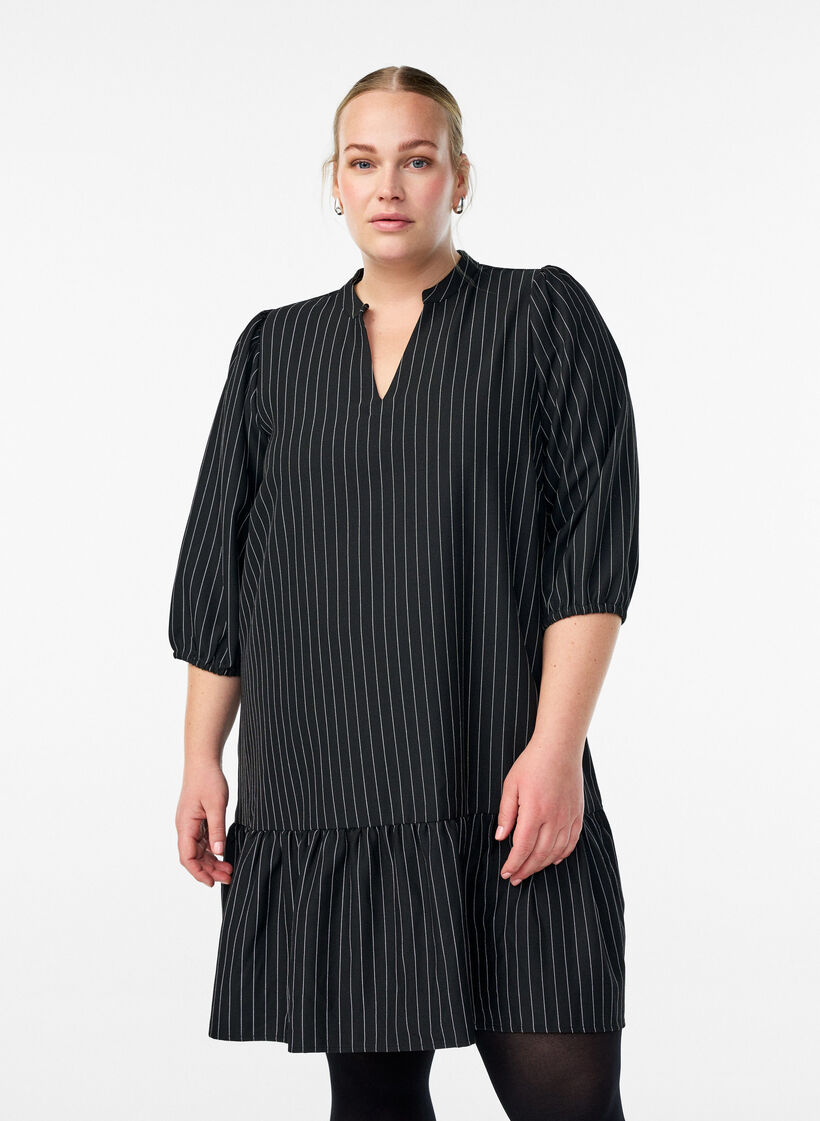 Kort A-linje kjole med nålestriper og volangkant, Svart, Model image number 0