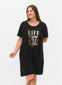 Kortærmet nattkjole i økologisk bomull, Black W. Life , Model