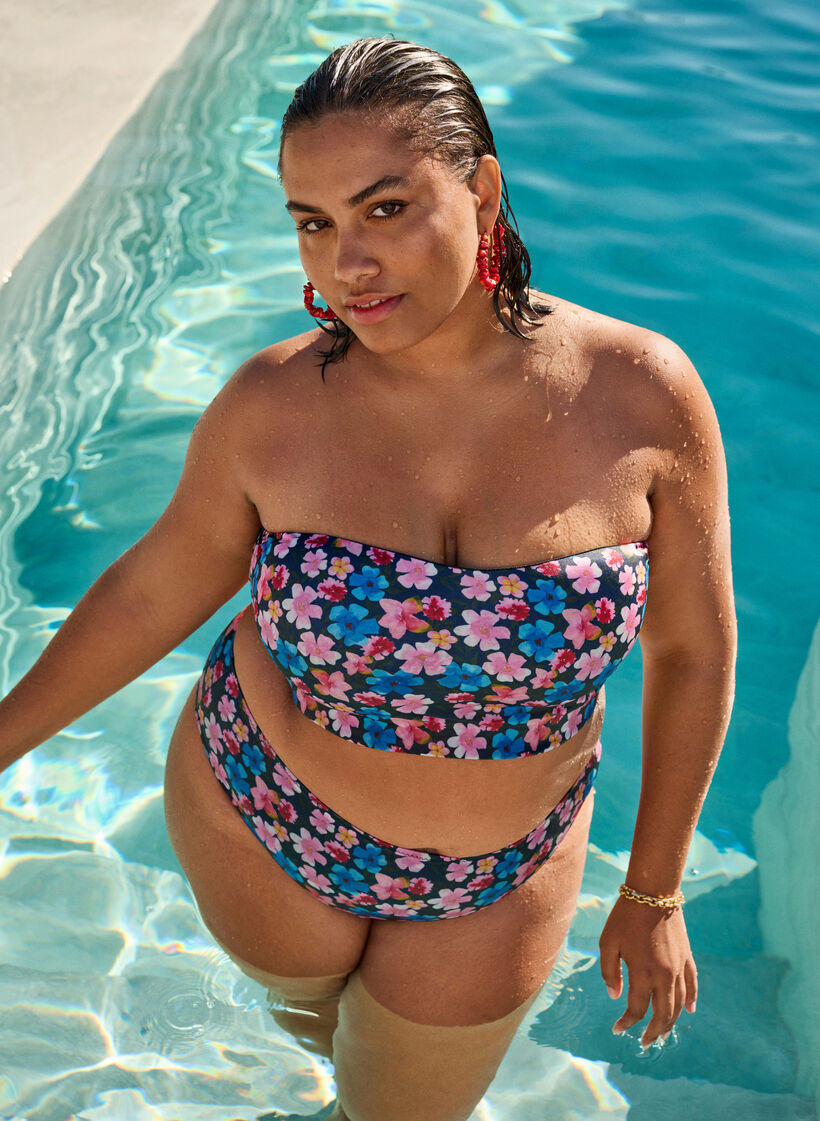 Blomstrete brazilian-bikinitruse, Multi Flower AOP, Image