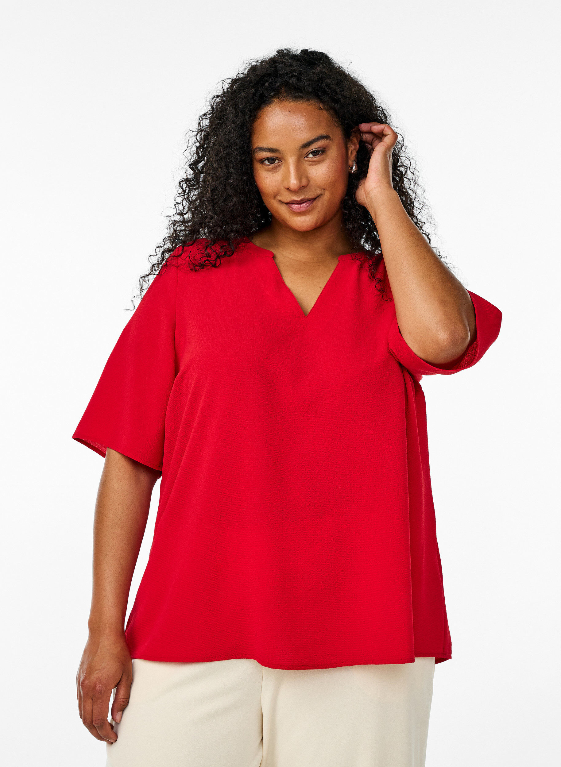 Zizzi Kortermet bluse med V-hals, R&oslash;d, Model image number 0