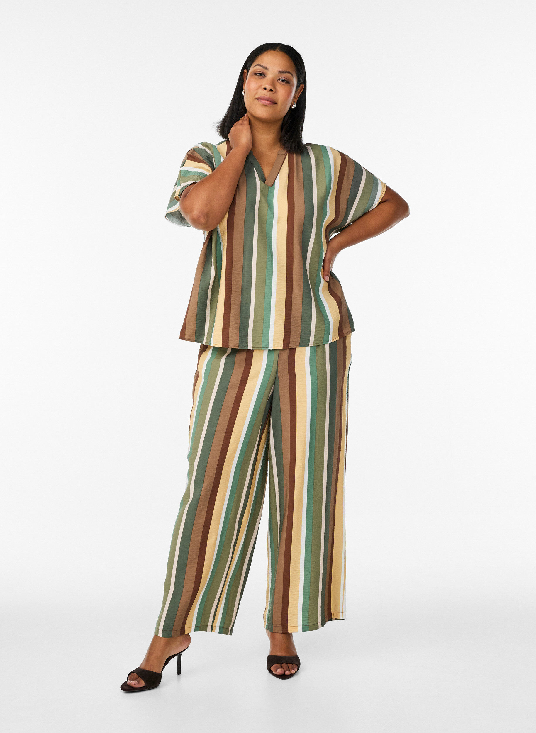 Bukse i viskose med striper og loose fit, Brun, Model