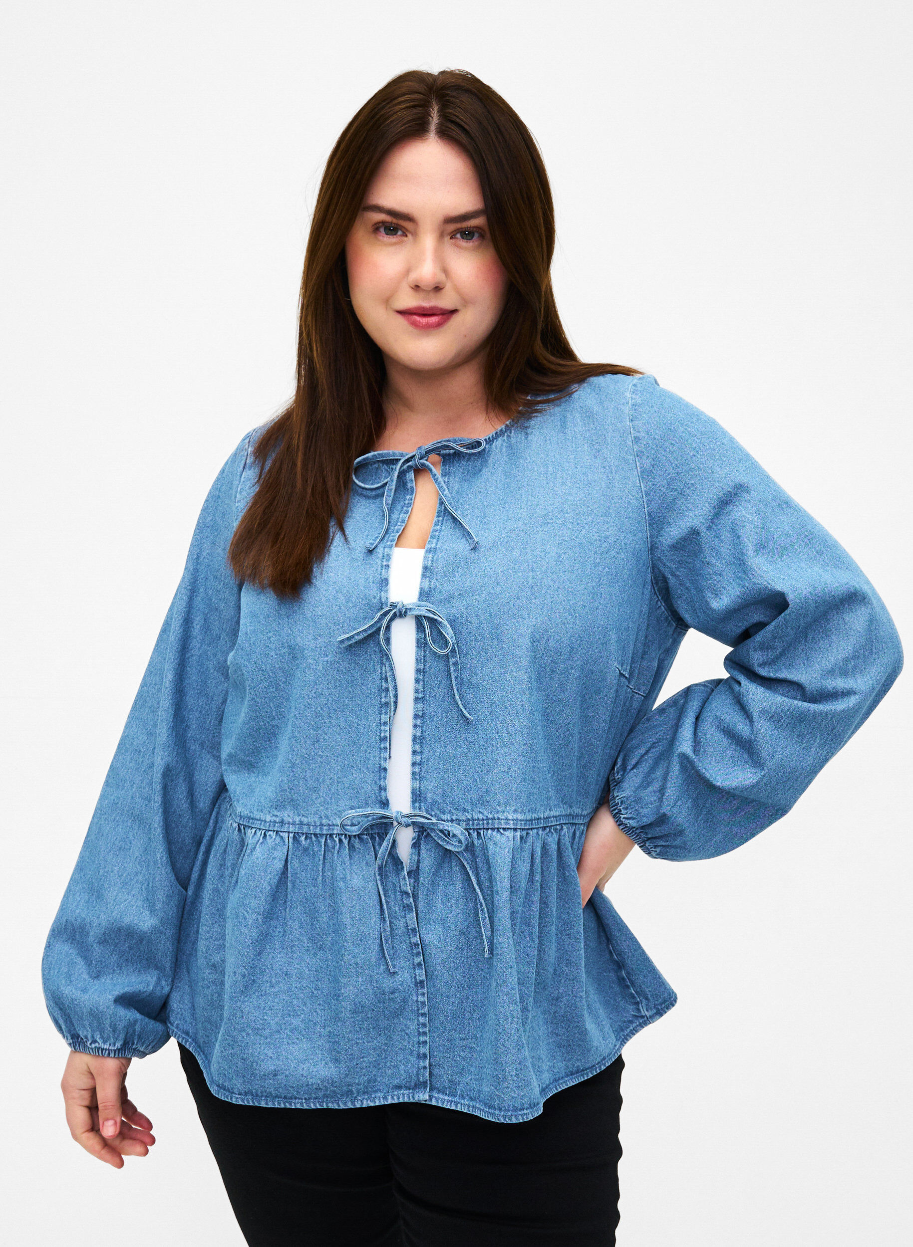 ZizziPeplumbluse i denim med knyting, Light Blue Denim, Model image number 0