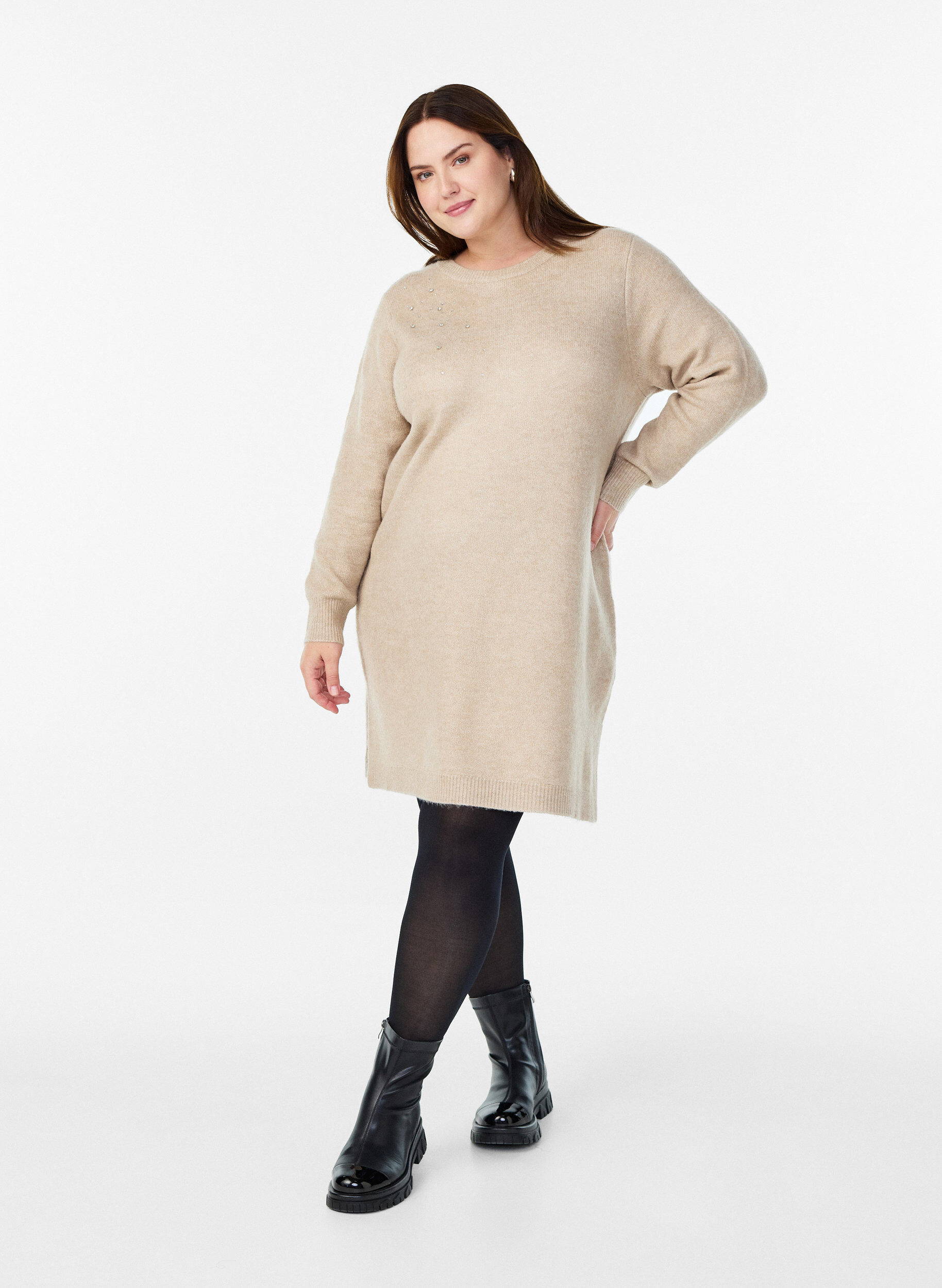 Zizzi Kort strikket kjole med rhinesteiner, Beige, Model image number 1