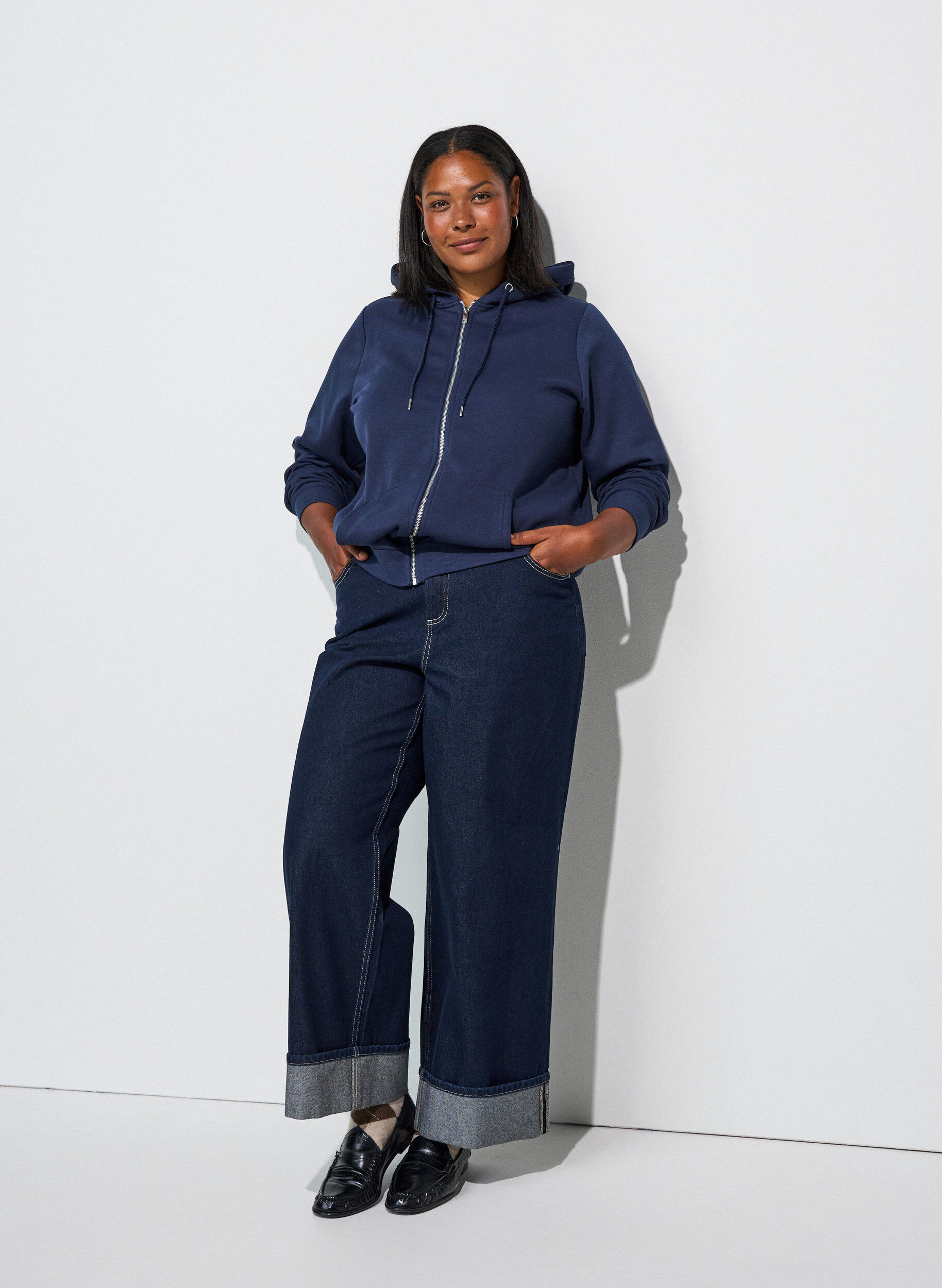 ZizziHettegenser med glidel&aring;s og lommer, Bl&aring;, Model image number 1