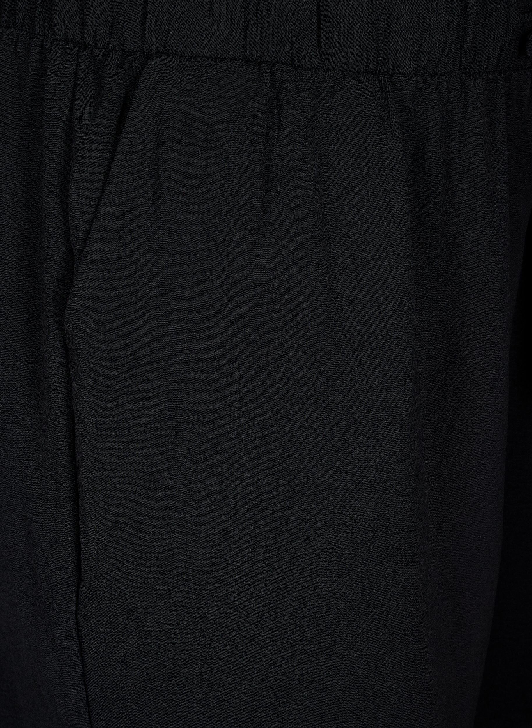 ZizziShorts med lommer og elastisk linning, Svart, Packshot image number 2