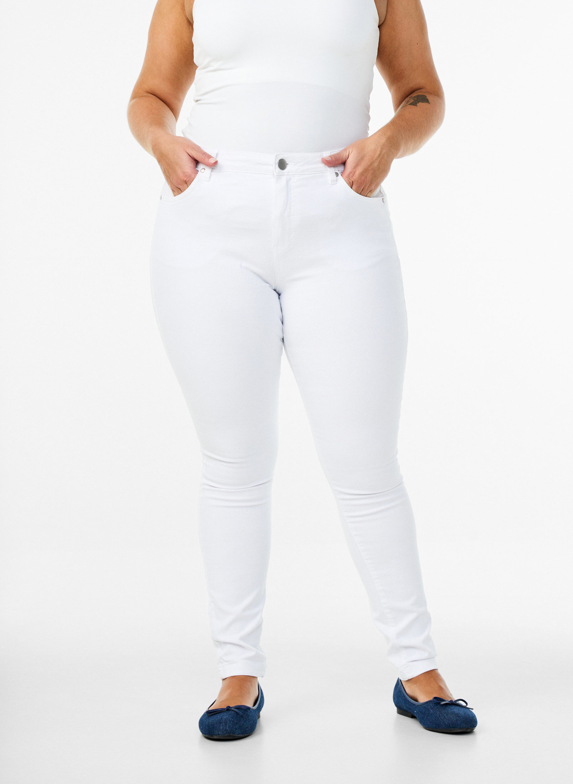 Zizzi Super slim Amy jeans med h&oslash;yt liv, Hvit, Model image number 2