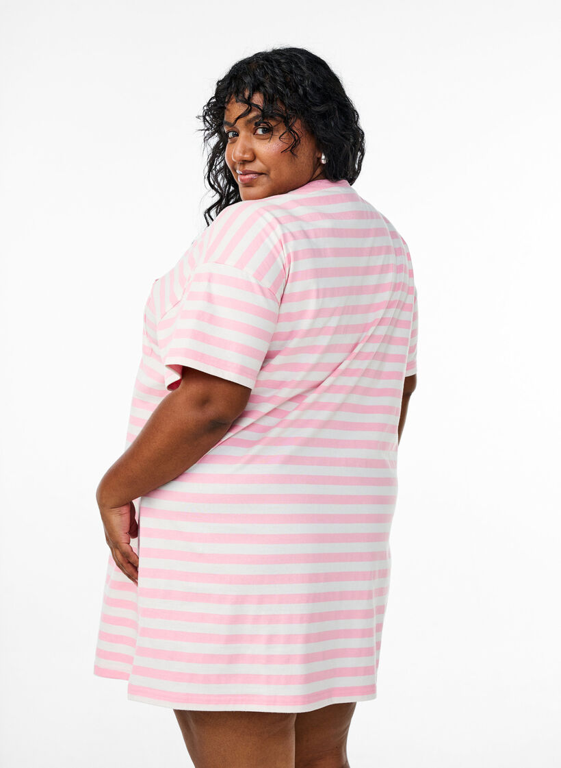Lang natt-t-skjorte i økologisk bomull med striper, Rosa, Model image number 2