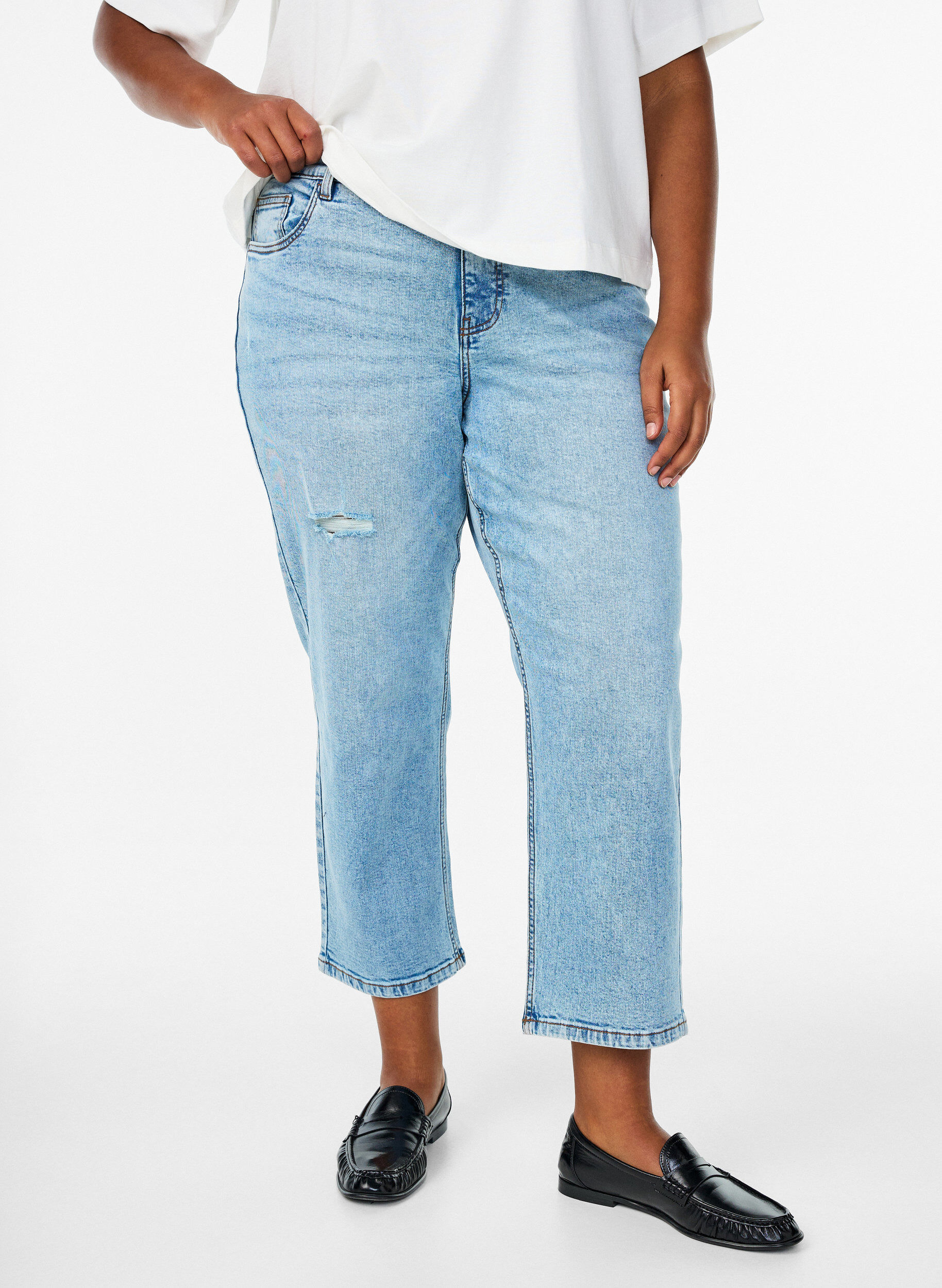 ZizziCropped Vera jeans med distressed detaljer, Bl&aring;, Model image number 2