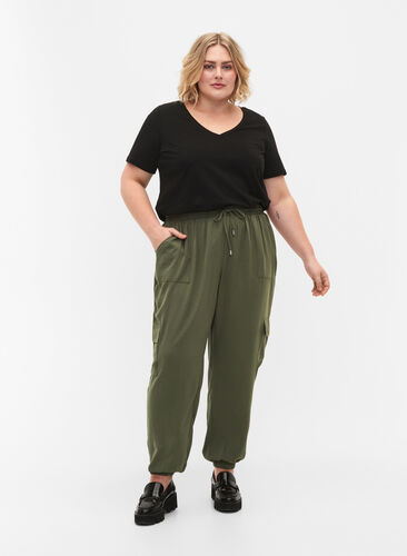 T-skjorte med V-hals, 2 stk., Black / Black, Model image number 2