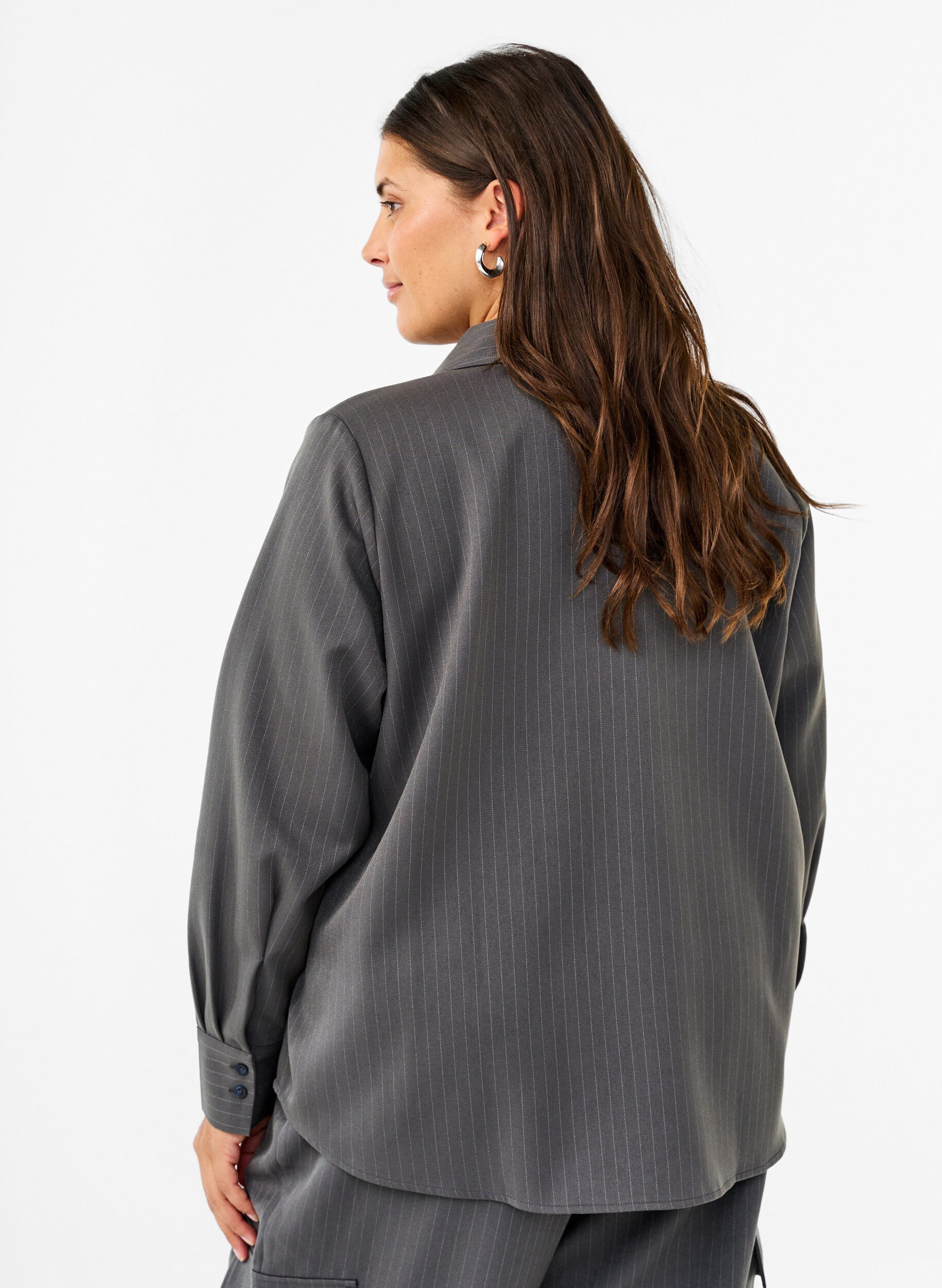 Zizzi Skjorte med n&aring;lestriper, krage og brystlommer, Dark Shadow Pin St., Model image number 1