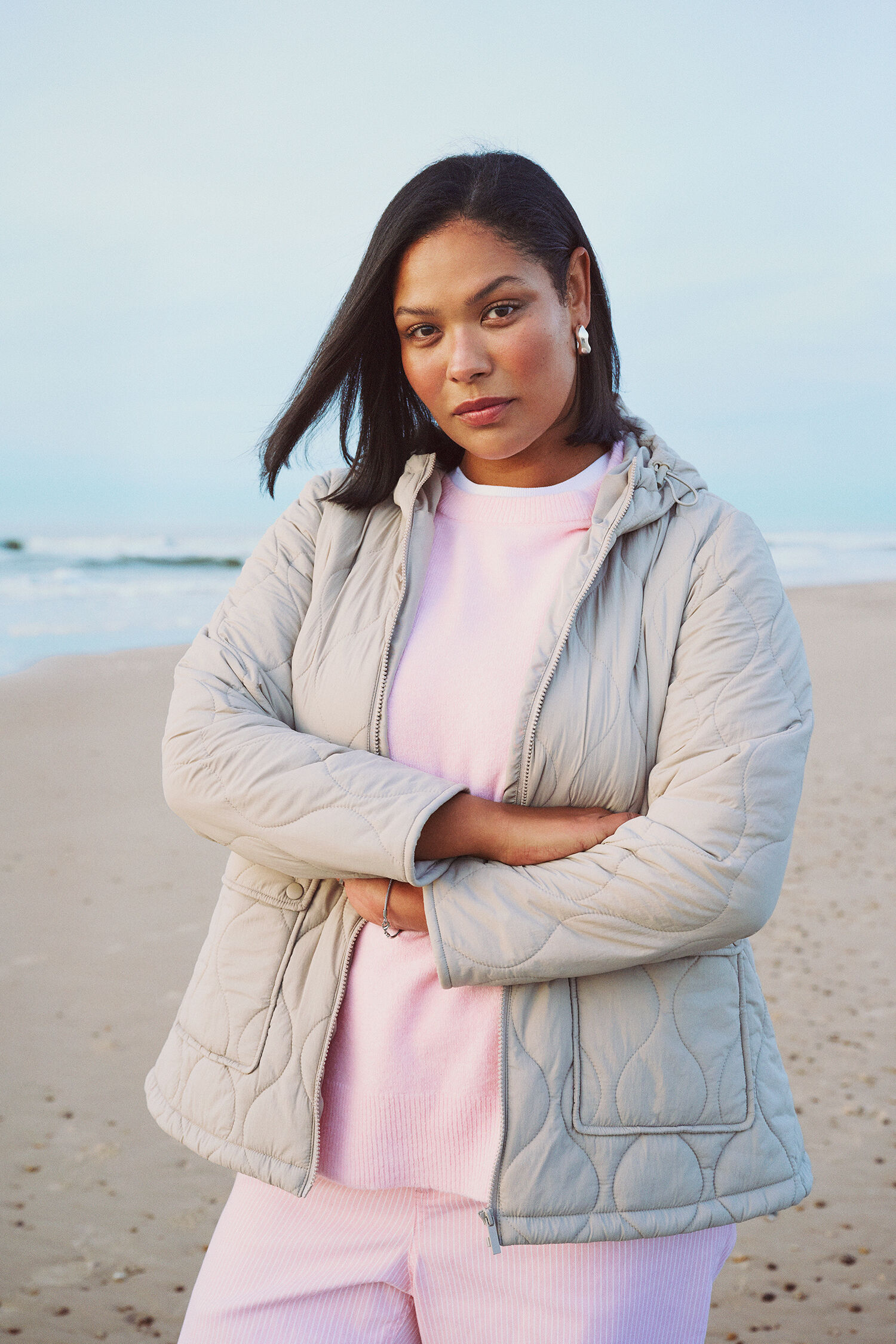 Vattert jakke i rosa nyanser, , Model