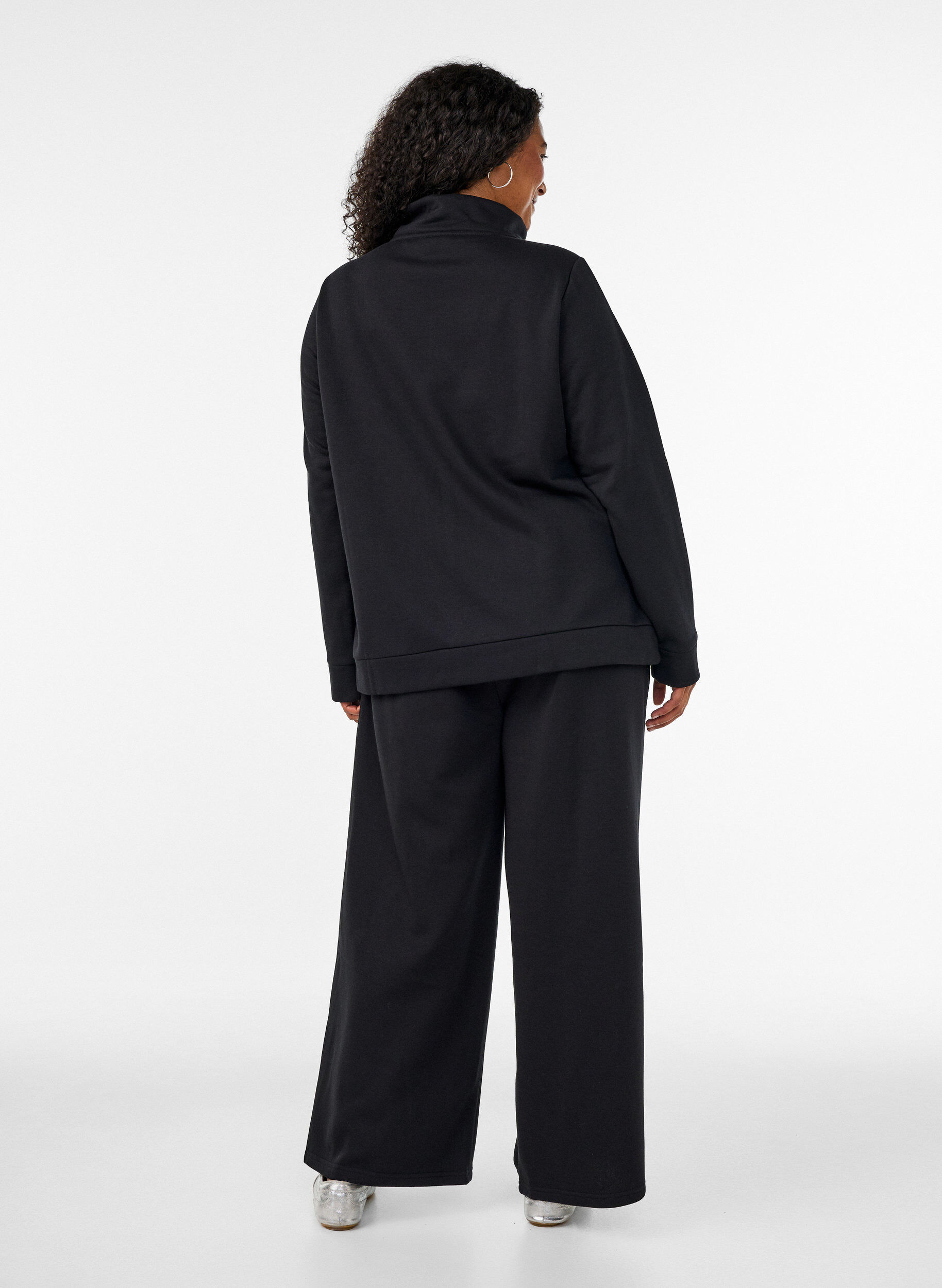 ZizziSweatpants med h&oslash;y midje og vide ben, Svart, Model image number 1